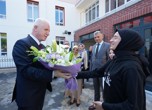 İstanbul Valimiz Sayın Davut Gül Fatih Kız Anadolu İmam Hatip Lisesi Fen ve Sosyal Bilimler Proje Okulu Ziyareti